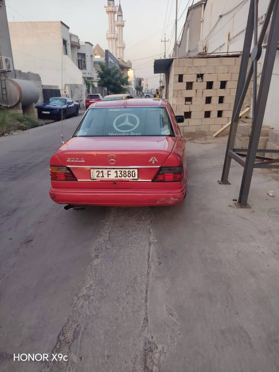 مرسيدس دب موديل 89 رقم شمالي السنويه لحد 30 سياره بدون ضربه محور بطه 2.5 كير محرك تبريد شرط السعر 60 مراوس حسب القناعه رقم الهاتف***********  سياره مكانها كركوك
