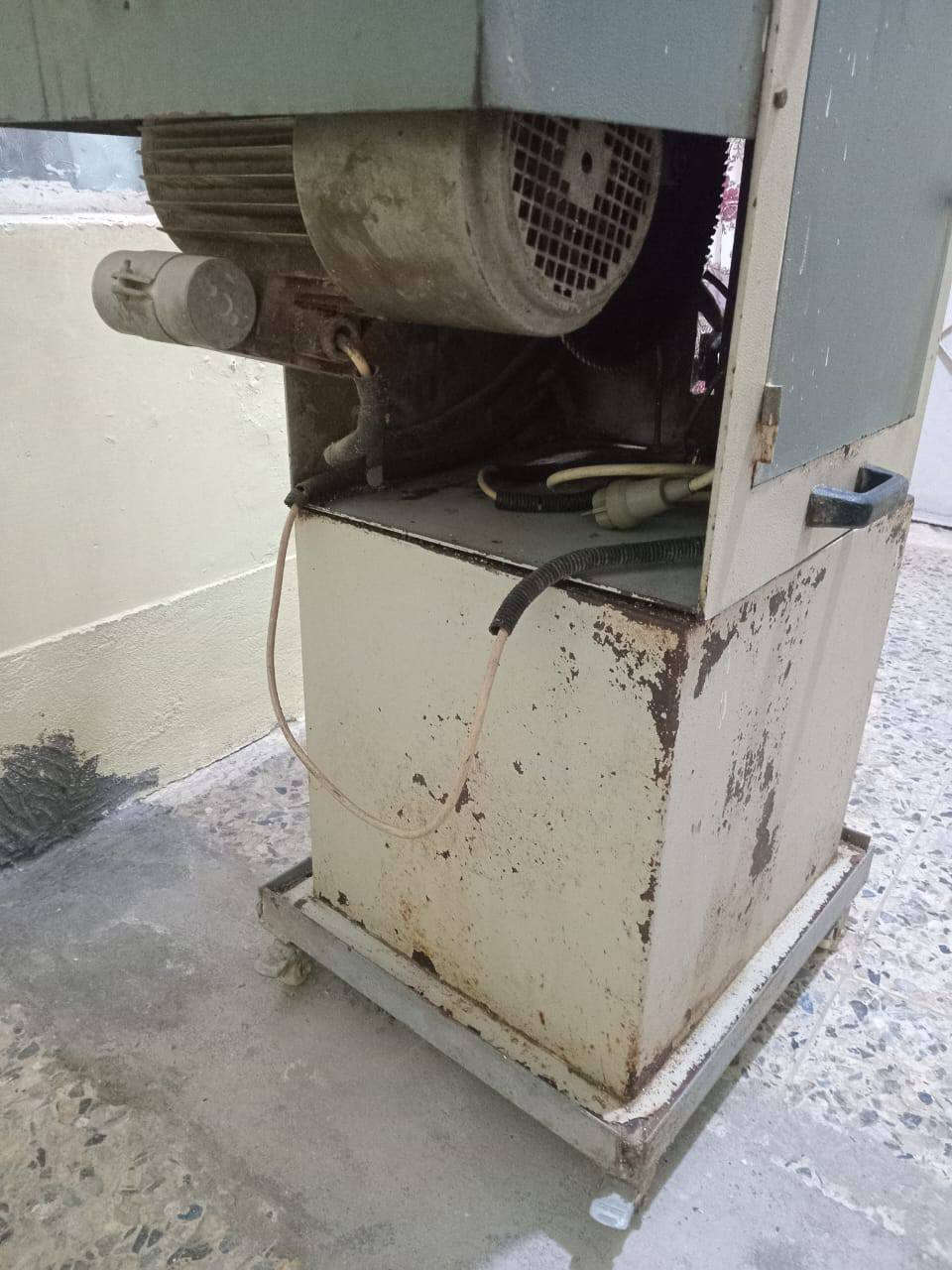 السلام عليكم
كتر المنيوم جاهز للعمل ونظيف جدا الجهاز
السعر 700 مكاني بغداد الحسينية
مكلف بالنشر صاحب الكتر
***********
