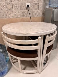 ميز طعام
