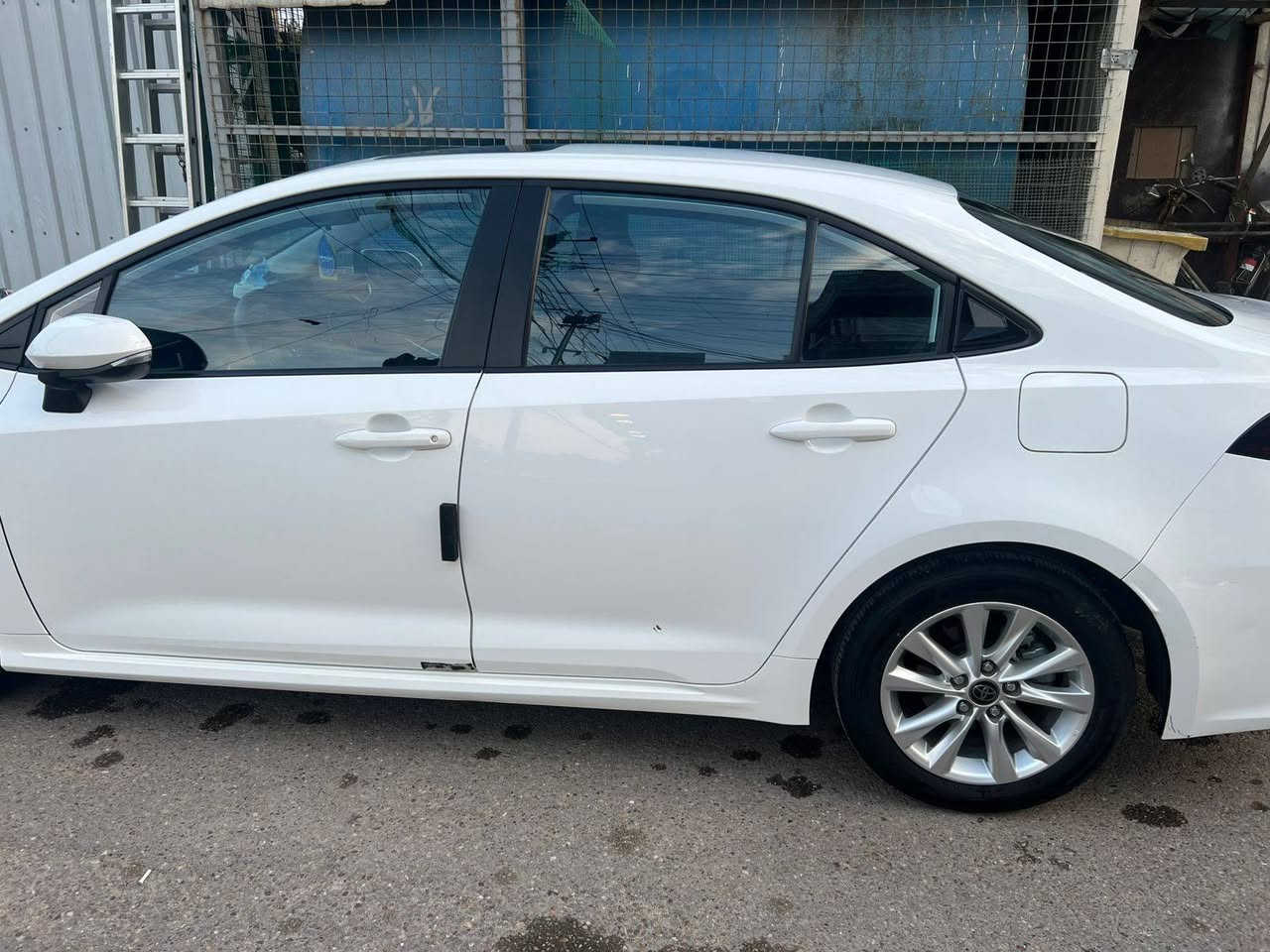 سلام عليكم اخوان 
كورلا للبيع هايبر تجميع صيني 
سياره ماشية ٣٠ الف موديل ٢٤ سياره معروفة موصفاتهة شاشه فتحه سقف كشنات جلد تحكمات ستيرن قيادة ذاتيه #سعر 145 وبيها مجال سياره شوف صورها زين وجيك سونار عجبتك علا راسي معجبتك ان شاءالله تلكه لاحسن منهة مكان سيارة بغداد للستفسار ***********
