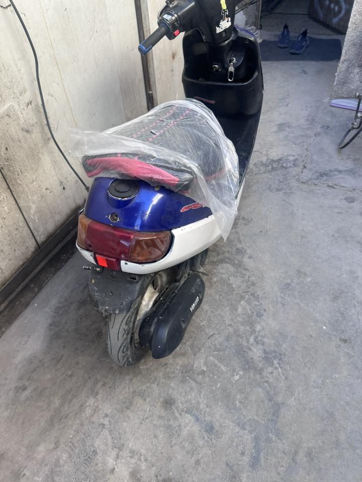 السلام عليكم للبيع شغاله هندر واحد نقص خرز كلج امامي تعبانات اشاير شغال وهورن سلف باتري ضعيف بيها ونه خفيفه بل مشي سعر 170  بيها مجال بسيط رقم *********** مكاني البياع تقاطع الدرويش مكينه ما مفتوحه
