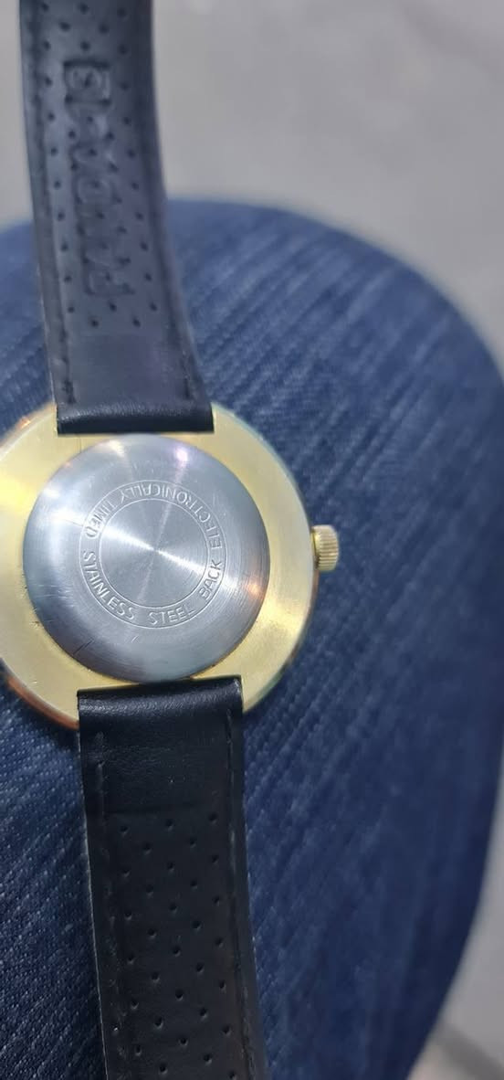 ساعة موديل سبعينات نصب تكويك مع سير ذهبي بلادي للبيع


**إذا كنت صاحب هذا الإعلان وتريد حذفه لأي سبب، رجاءا أرسل رسالة إلى الدعم الفني**