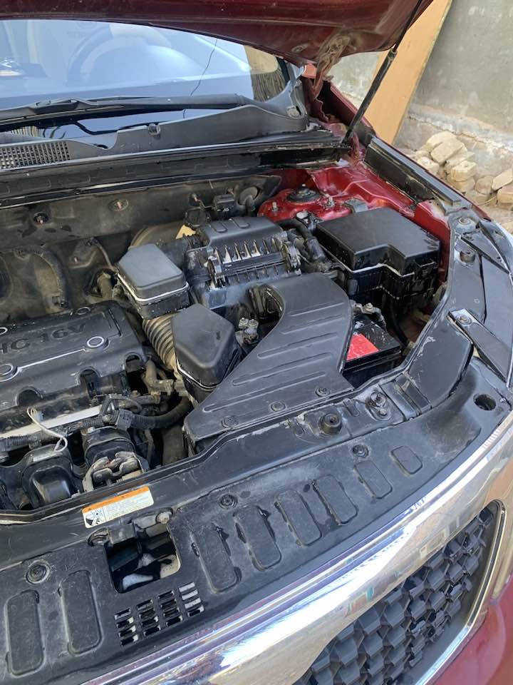 السلام عليكم سورنتو للبيع 2010 خليجي مكفوله من الصبغ بس بيهه بارد وبيهه شخوط محرك 2400 دوش سياره بانو راما بصمه تشغيل بصمه ابواب حساس خلفي كامره مكينه وحداديه خير من الله مكينه جديده دوشه جديده السياره بسمي شرط التحويل  
مكان السياره كربلاء الحسينيه السعر 120 وبيهه مجال بصيط 
***********
