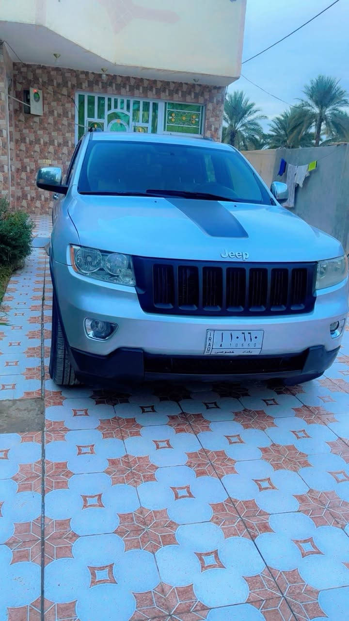 جيب لاريدو موديل 2011 بيها صفحه وجملغات كلير اثر جراد   بسمي رقم بغداد مكينه جديدة شادلها صدر جديد حداديه كلها جديده السيارة عليها برمجة حلوه فصلات وحماوة انساها شلعتها تشك الكاع ومعدلها كذالك لايت زنون نهار تبريد تدفئة كلة شغال 
مكاني بابل 
السعر130 بيع او مراوس 
المو شراي لا يكسر بحلال الناس ***********
