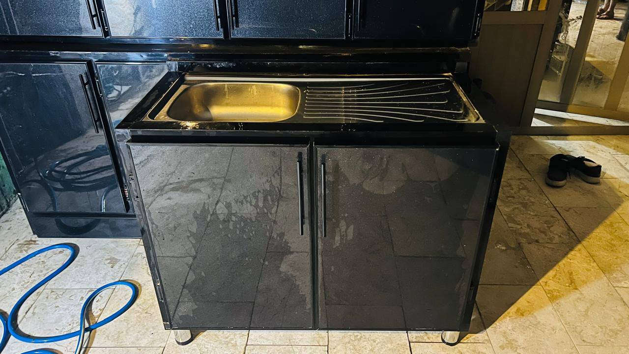 اللهم صلي وسلم على نبينا محمد وعلى آله وصحبه أجمعين كاونتر للبيع السعر ٤٢٥ وإنشاء الله منقصر جديد علمود المكان تغير *********** البنوك
