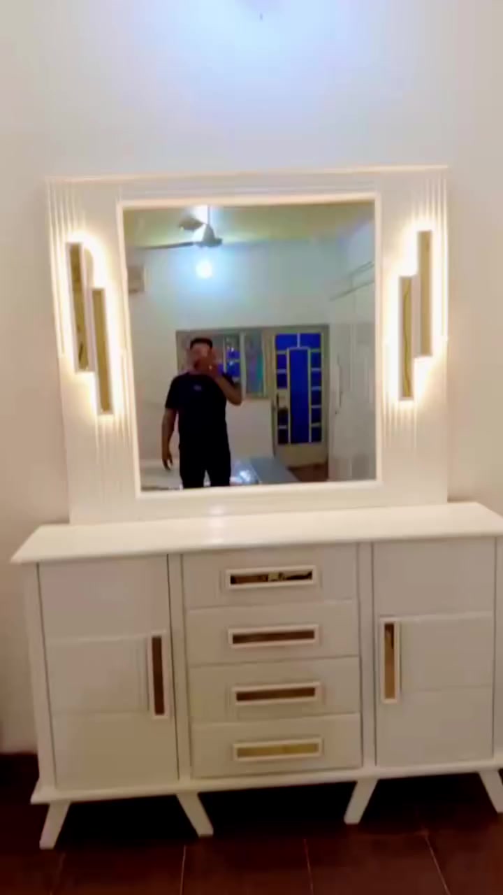 يوجد لدينا جميع انواع الغرف
تفصال حسب الطلب تصاميم تركي شغل عراقي خشب طبيعي داخل وخارج صبغ حراري 
العنوان الناصرية محلة السيف سوق النجارين 
معرض الزينب سعر الغرفة اللي بالفيديو 2 و 300 مع الشد والنقل يوجد لدينا موديلات اخرى


**إذا كنت صاحب هذا الإعلان وتريد حذفه لأي سبب، رجاءا أرسل رسالة إلى الدعم الفني**