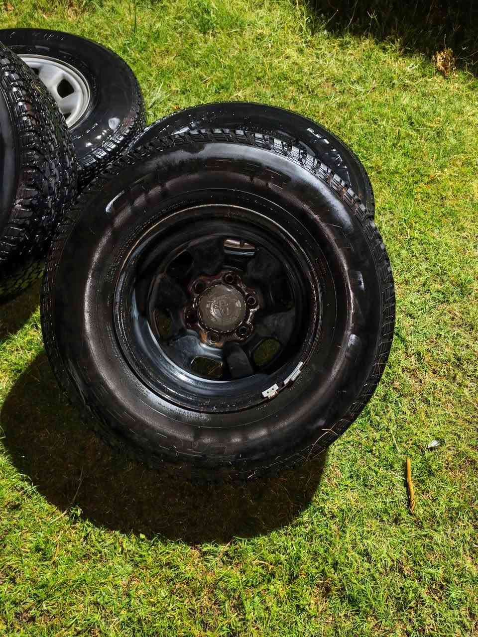 للبيع تخم ويل كب مع تايرار مع كب اصلي  هايلوكس 2015  فور ويل  حجم 255/70R15C 
السعر 450 وبي مجال  مع الكبات 
 عنوان بابل ورديه خارج 
الاستفسار ***********
***********
