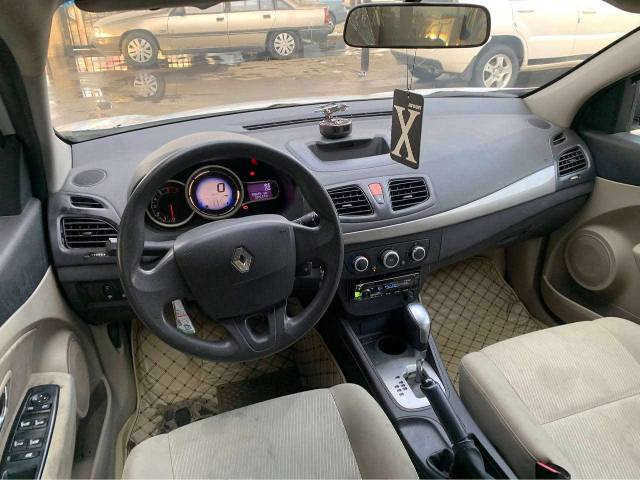 بەناوی خوای گەورە و میهرەبان 
سیارەی ڕینۆی فلۆنس 
2016نمونە لە جوانی و پاکی 
سیارەکە بئ بۆ یاخە هیچی پیوەنیە 
سەنەوی و رەقەم تازە 
103هەزار حەقیقی ڕۆیشتوە 
دەبل گیڕ 
ئۆتۆ ماتیک
چوار جام کارەبایی 
تەبرید سارد و گەرم لەسەر سویچ 
گیر و مەکینە  نەکراوەتەوە
بەشەرتی ١٠فیتەر 
تایەو ویل تازە
بەشەرتی تحویل و خرامە و گیڕو مەکینە 
نرخی 85گەلا و کەمیک معامەلە 
***********واتس ئاب لەسەرە Singapore
