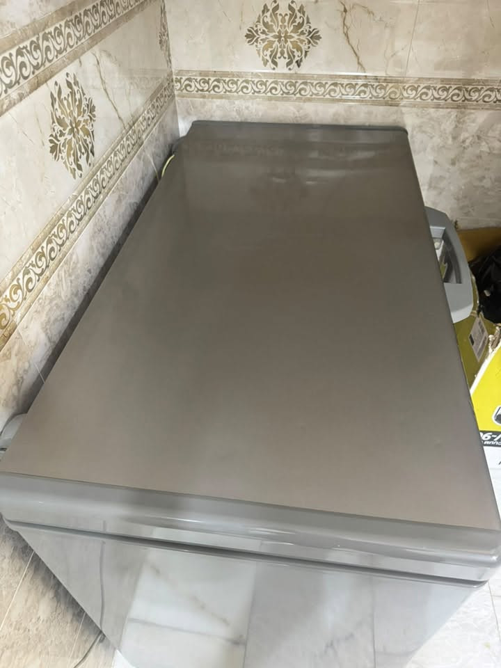 مجمّدة صندوقية (Chest Freezer) من ماركة الحافظ (ALHAFIDH).
فئة استوائيه Tropical Class
تبريد مباشر (Direct Cool)
المجمده بحجم متوسط إلى كبير
نظيفه جداً ممصلحه ابد
سعرها 150
كربلاء


**إذا كنت صاحب هذا الإعلان وتريد حذفه لأي سبب، رجاءا أرسل رسالة إلى الدعم الفني**