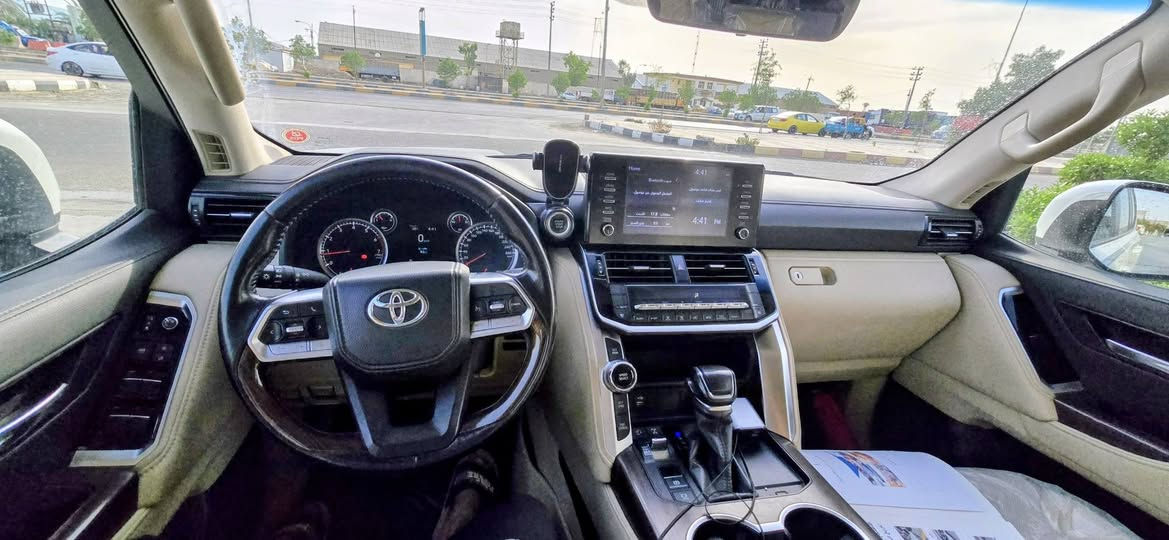 السلام عليكم 
ايامكم سعيدة عيد أضحئ مبارك 
للبيع تويوتا لاندكروز موديل 2023 وكالة ساز GXR ام ضمان ماشية 32الف كفالة من زلغ سيارة جديدة علة وضع وشركة محرك 4000 تنفس طبيعي سونار مرفق بل منشور 

المواصفات
*بصمة تشغيل 
*بصمة ابواب لمس 
*تشغيل عن بعد فتحة سلايت 
*كشنات ثنين كهرباء 
*كشنات جلد 
*كشنات تدفئة تبريد 
*8 ايرباك 
*زراكات 
*مري شفط 
*شاشات خلفية 
*مطفئة حريق
*جنطة شفط 
*سبعة راكب 
*ثلاث قطع تبريد 
* مكاني ديوانية جزائر
*غير متواجد عل فيس فقط اتصال 
*تفاصيل اكثر تصال علة رقم 
***********
