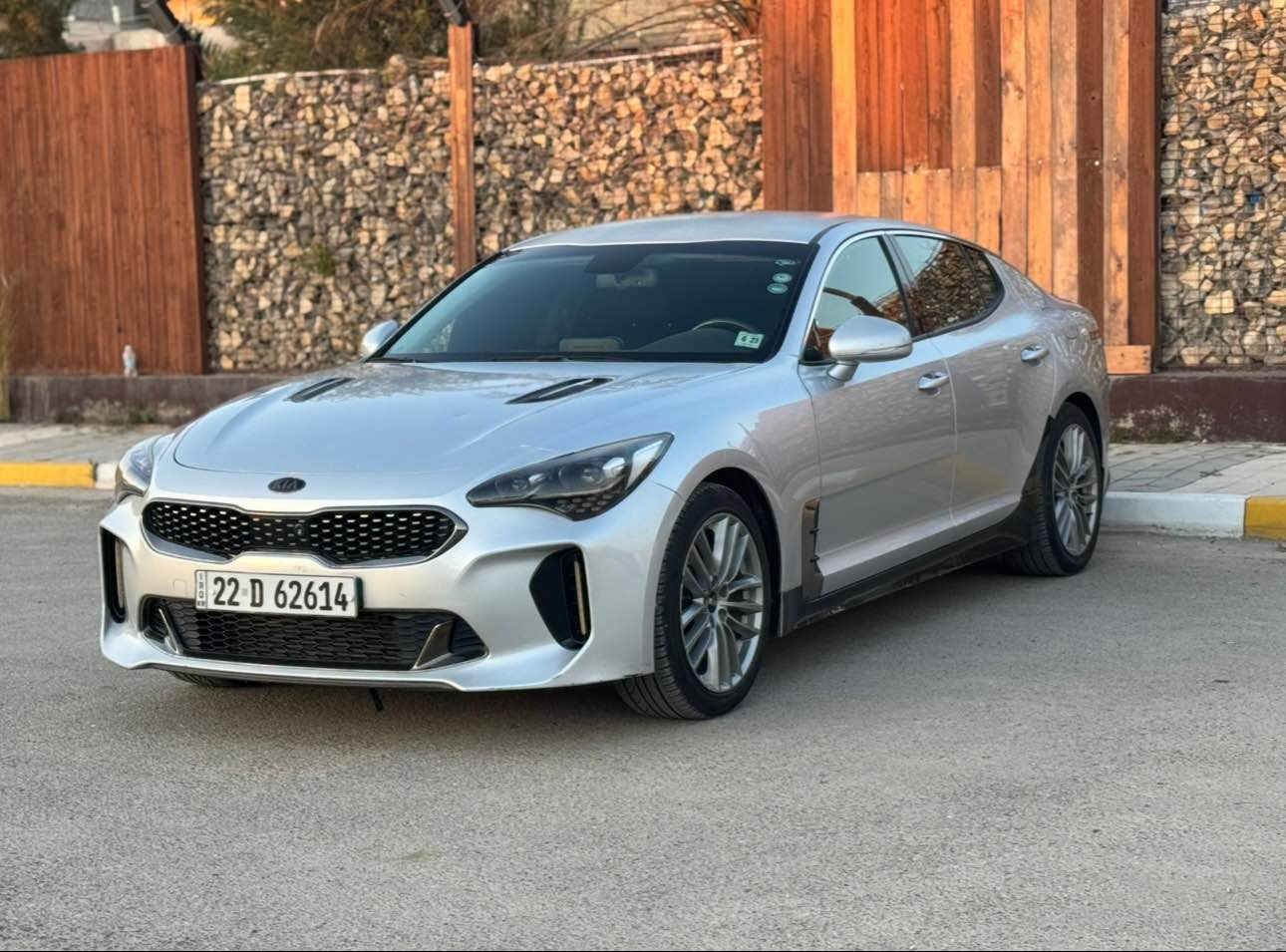 كيا ستنكر 2018 للبيع 
وارد امريكي بدون حادث بيهة سرقه جاملغين وبنيد ومشدود بلادي وصابغيهن شواصي مكفوله شرط الفحص 
كير مكينه صدر على وضع الشركه ماشيه 56 محرك 4 سلندر 
مواصفات فول عدا البانوراما :- ( بصمه / كشنات جلد / تدفئه كشنات / تبريد قطعتين / شفتات ستيرن / شاشه ابل كار بلي / دركه GT ) 
رقم اربيل شرط التحويل
مكاني بغداد 
السعر :- 137 وبي مجال 
للاستفسار :- *********** بغداد, العراق
