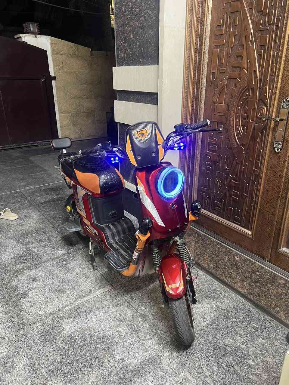 دراجه شحن H900فول مواصفات شاحنه 5  بطاريات ليثيوم مرايات أناره إماميه دبل أشاره أناره خلفيه هورن عالي ضوه عالي و ناصي اتصال علئ ***********
