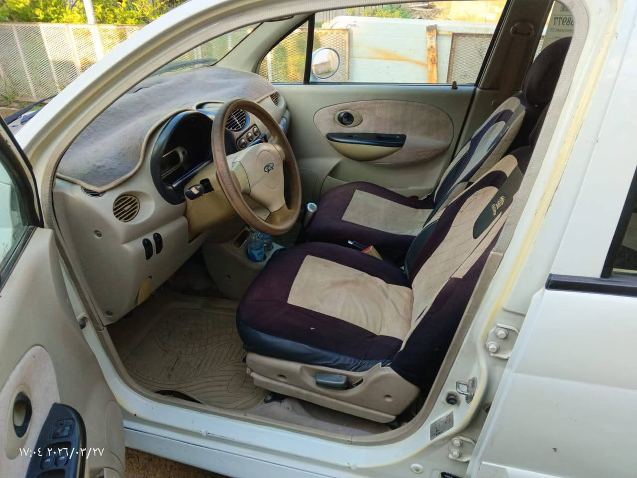 السلام عليكم من رخصت ال ادمن  كيو كيو موديل 2012 رقم بغداد نكليزي كير او تماتيك مكينه عل فحص تخم تاير تبريد شغال جام كهربائي اربع بيبان شاشه  الون ابيض  عداد 45 الف للتفاصيل اكثر اتصل علا الرقم *********** السعر المطلوب 33 ورقه  وبيه مجال
