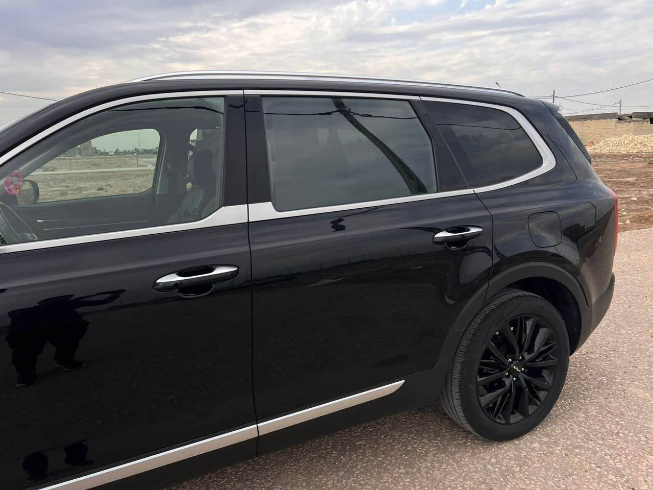 كيا تيلورايد 2022 فول مواصفات
بدون رقم تترقم جميع المحافظات عدا الشمالية 
السيارة بدون إيرباك 
حادثها فقط جاملغ وشويه من البنيد وشويه من الباب 
ماشيه 46 الف ميل 
لون مميز + داخل اسود وصاج ملكي
المواصفات :
1) سلايد امامي + فتحة خلفية
2) كشنات جلد تدفئة + تبريد
3) كشنات Vip منفصلة
4) سستم سماعات هارمن
5) شاشة كبيرة دجتال نظامين ثيم كلاسك و مودرن
6) مري شفط + اشارة + كامرة بالمري +قلاب عند الرجوع للخلف
7) كامرات 360 درجة عدد 4
😎 حساسات امامية + خلفية + جانبية 
9) رادارات امامية + خلفية + جانبية
10) 5 أنظمة قيادة
11) اوتو هولد + هاند بريك بصمة 
12) تحكمات ستيرن كاملة
13) 3 قطع تبريد 
14) بردات خلفية 
13) مساج كشن السائق
14) تنبيه رجاج ستيرن
15) محرك 3800 + كير 8 نمر
6) تخمين تايرات عادي + جبلي 
للتواصل ***********
السعر 255 ورقة و بيها مجال 
مكان السيارة بابل الحله حلة, بابل
