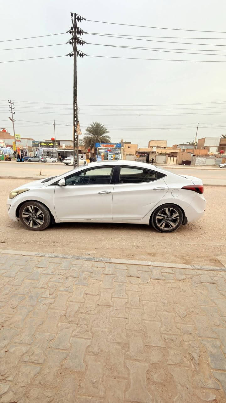 من رخصة الادمن النترا 2015 بيها بس بارد بالباب الايمن السيارة جاهزه وبيها منضومة غاز اي استفسار اتصال ***********
