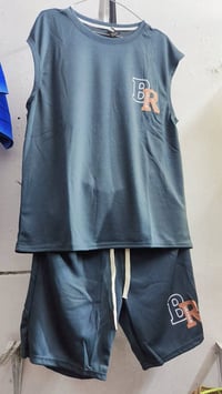 نهاية دار القرآن • مقابل بيت عوده العچر • ملابس