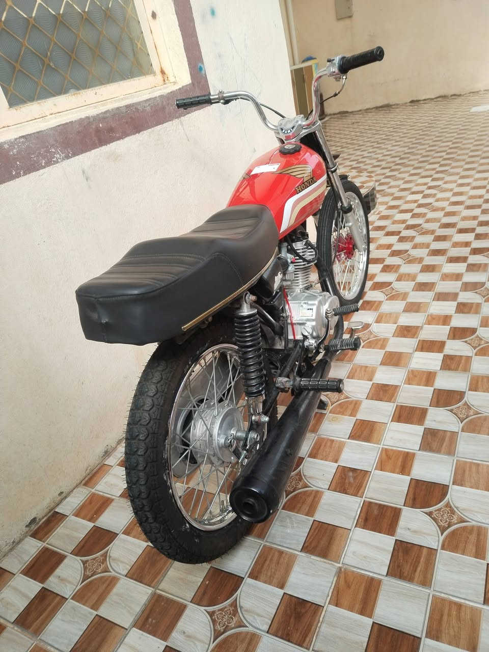 سلام عليكم انتنس للبيع دراجه تعمير كله جديد اوراق كامله سعر 550بيه مجال مكاني بعكوبه بهرز 
  رقم هاتف. ***********
