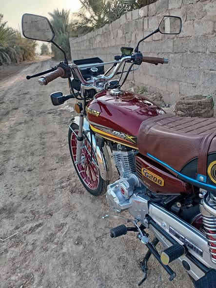 السلام عليكم اخوان دراجه للبيع سيفان موديل 25 محرك 200الدراجه جديده السعر850 وبيها مجال مكان ديالى الخالص رقم***********
