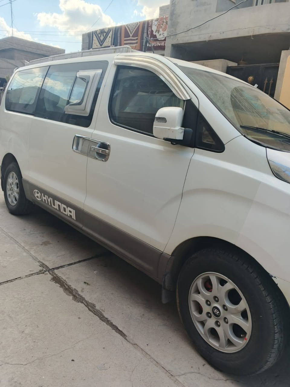 H1//موديل  2010 خالية العلامة سنوية او هذا كلو جديد 
اربع تايرات جديد كير او محرك او حدادية كلو بشرط 
جاهزة للشغل 
مكان السيارة اربيل
للستفسار اكثر الاتصال على الرقم 
***********واتس او اتصال
