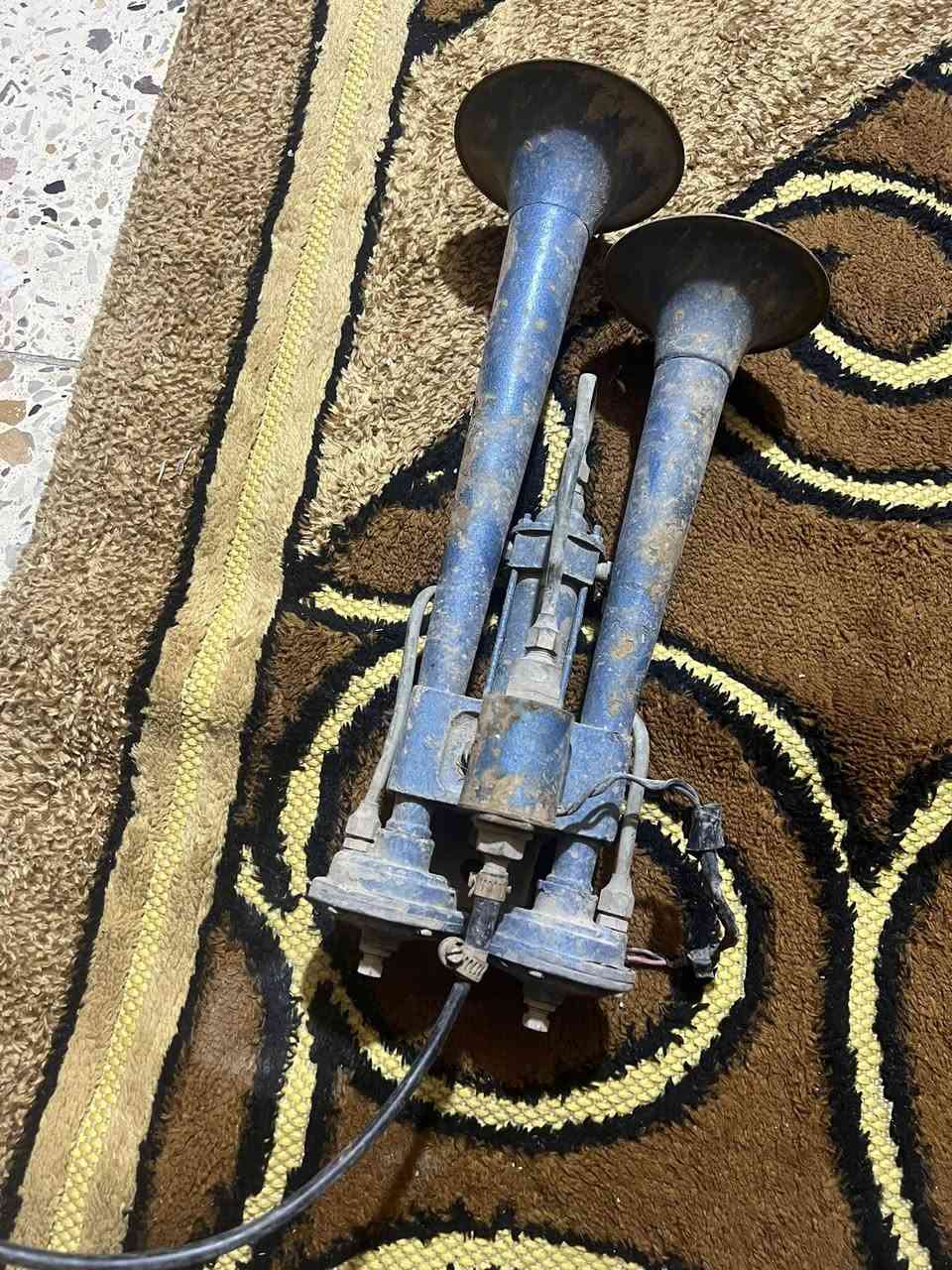 السلام عليكم اغراض مال تريله زوجً واقيات فالفو  ودسكات مال عربه اوربيه وفلتر صياد اكتروس مع الجامه وفلتر كاز مال سكانيا وكيبل مال كهرباء عربه وبوش مال ورك امامي مال مان  ويده باب مال رينو وهورن براد مكاني بغداد رقمي ***********
