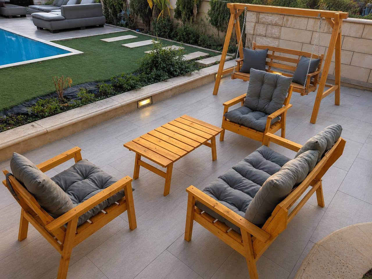 🌿 قعدة خارجية فخمة ومريحة للحدائق والسطوح والجلسات العائلية 🌿

✨ خلي مكانك الخارجي أجمل مع طقم جلسة خشبي بتصميم أنيق وعصري، مصنوع بجودة عالية ومناسب للاستخدام اليومي والخارجي.

✅ خشب قوي ومتين
✅ إسفنج ووتر بروف مضغوط  مريح للجلوس لفترات طويلة
✅ تصميم عملي يناسب الحدائق والبرندات والأسطح
✅ متوفر بأكثر من لون للقماش لتختار اللي بناسب ذوقك

الطقم عباره عن
كرسي مفرد عدد ٢
مجوزه عدد ١
طاولة 

 🚚 متوفر الآن — اطلب لونك المفضل وخلي جلساتك الخارجية غير ✨ חיפה, HA


**إذا كنت صاحب هذا الإعلان وتريد حذفه لأي سبب، رجاءا أرسل رسالة إلى الدعم الفني**