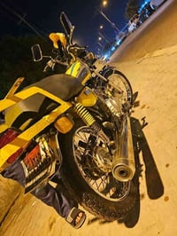 ايراني سنويه رقم مديل 23 بس تستلم الوحات +بيها لوحه مؤقته مع خوذه +كشن...