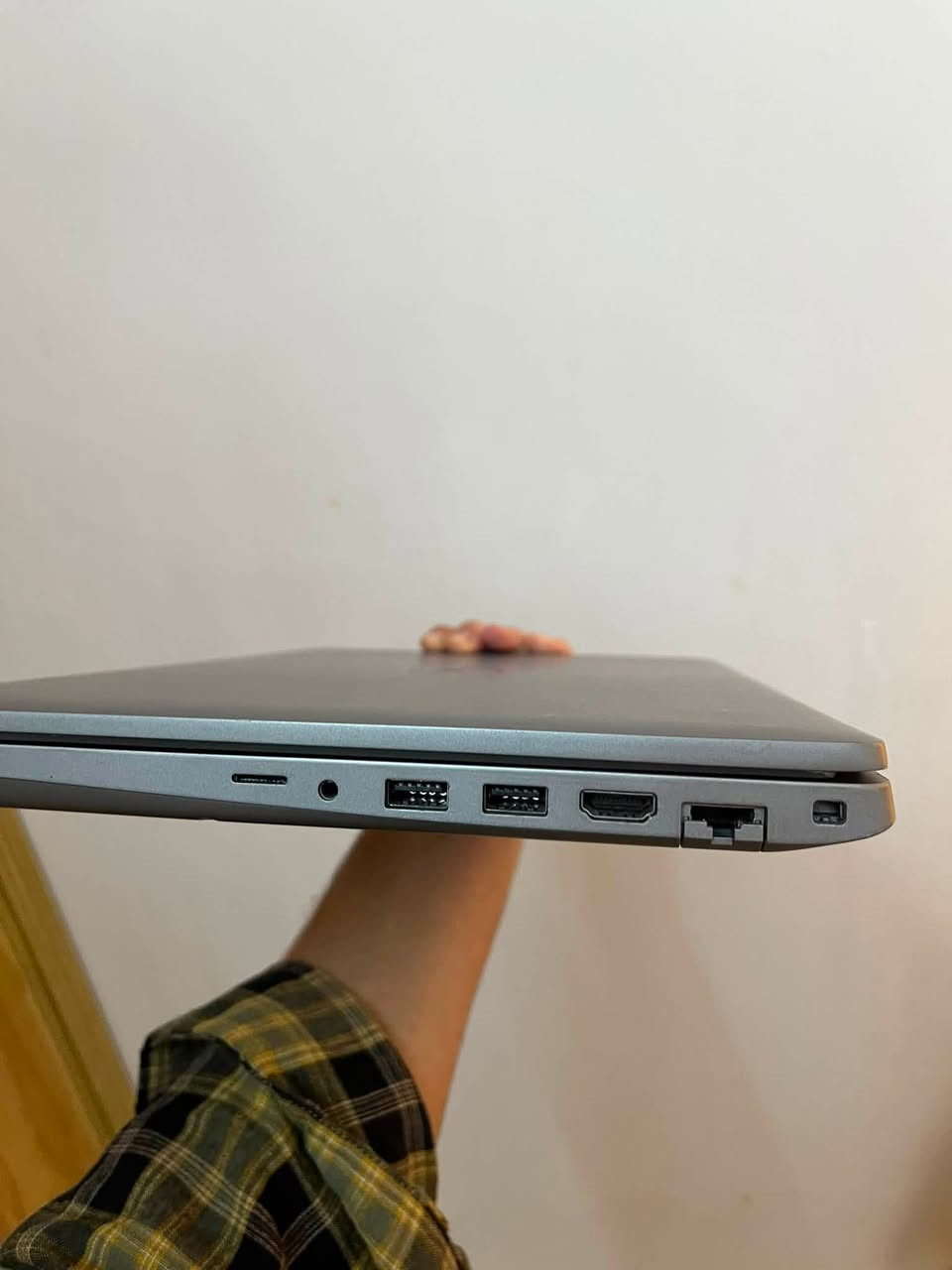 حاسبه للبيع Dell precision 3571
معالج intel core i7 جيل ال 12

رام 16 GB 

التخزين 512GB(SSD)

نضام التشغيل windows 11 pro

حجم الشاشه 15.6

البطاريه 90‎%‎
نضافه 95‎%‎ 
يجي وياها الموس والباد موس وشاحنتها الاصليه وجنطه موجوده بالصور 
مكانها سامراء واكو توصيل لكل المحافضات 

 السعر 500 وبيها مجال 
***********
