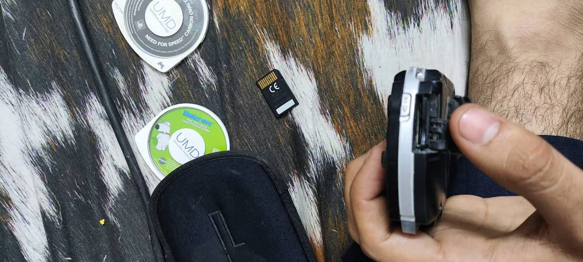 سلام عليكم جهاز psp مع جنطة ورام 16كيكة وبطارية وقرص العاب وقرص فيديو اخوان جهاز من
وحدة شاشة كامت ما تشتغل بس كلوب اخضر شغال
واحمر شحن هم شغال ابيع فحم سعرة 40 مكاني مدينة الصدر توصيل موجود


**إذا كنت صاحب هذا الإعلان وتريد حذفه لأي سبب، رجاءا أرسل رسالة إلى الدعم الفني**