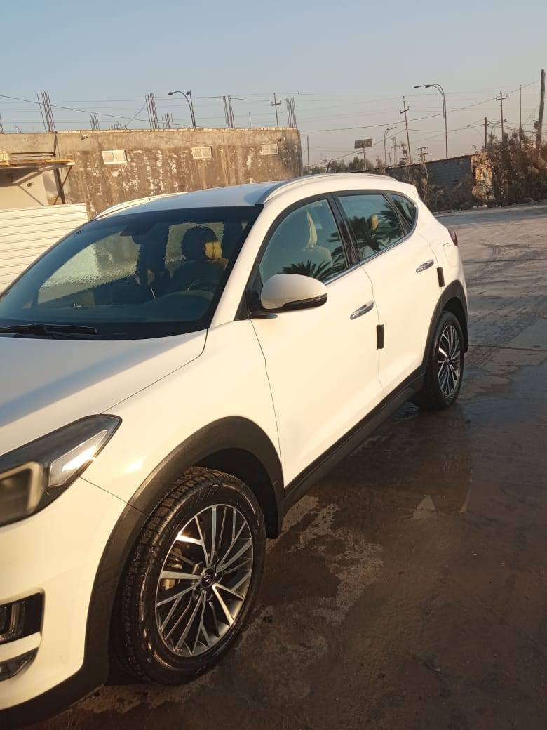 توكسان خليجي موديل ٢٠ شركة الكاصد فول مواصفات ماعدا البنوراما عداد المسافه ٩٥ كراسي كهرباء اشارات ترحيب مري شفط اشاره بالمري شاشه ايباد كبيره  رقم بغداد باسمي مالك شرعي سنويه جديده مانافذه دواخل بيجي كراسي جلد والارضيه مجلده سبير مانازل تحكمات حساس خمس عدسات الملاحظات السياره مكفوله ماعدا شخط بباب الصدر ورصعه باب الصدر باقيه على وضعيته بدون بارد السعر ٢٠٨ مكان السياره بابل الحله للاستعلام الاتصال على الرقم  ***********
