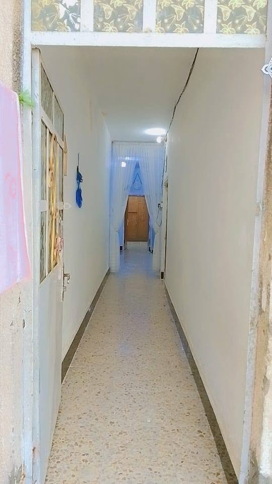 السلام عليكم بيت 100 متر للبيع   صاير بين الخدمات وبين السكلات على شارع 20  مقابيله مدارس رقم الهاتف يوجد واتساب‏                ‪***********‬‏
