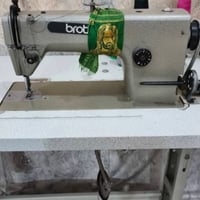 مكينه خياطه للبيع نظيفه وشغاله وما بيه أي خلل او كسر الاتصال على الرقم...