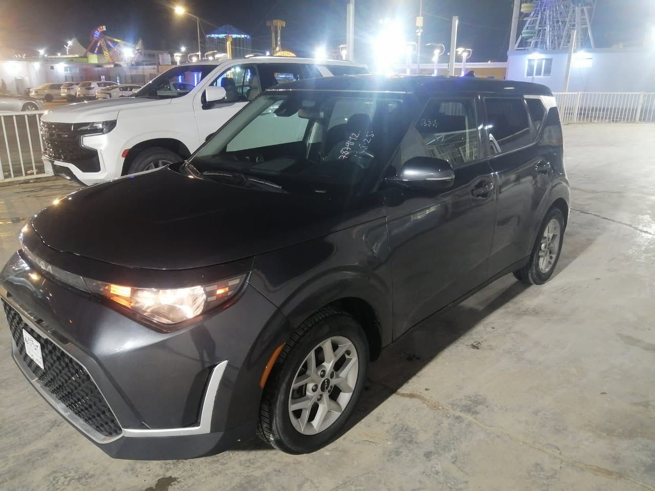 كيا صول حره 2023 بدون رقم  ماشية 35 ضربته تبديل بيبان عكس السائق فقط والباقي كفاله ايرباكات سليمه دعاميه كبس السعر 140 وبيه مجال بسيط للاستفسار الاتصال او واتساب 
***********
