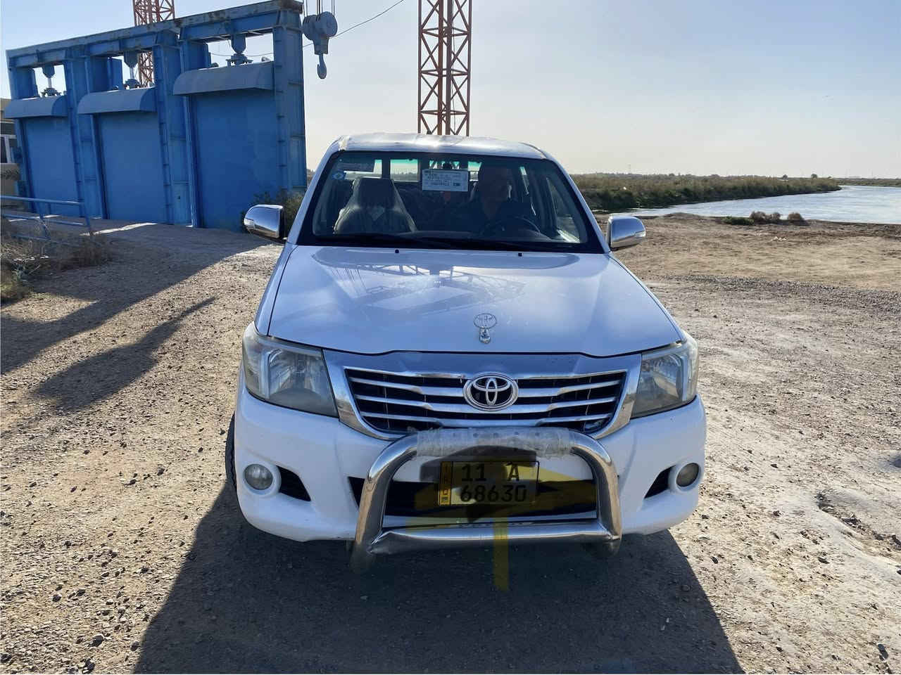 السلام عليكم بيكم هايلوكس 2013 رقم بغداد    بيها جاملغ شوية جوة الباب السعر ١٦١ الرقم للاستفسار ***********
