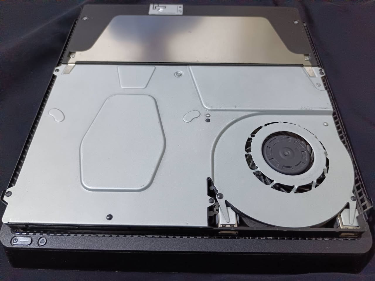 بلي فور سلم أونلاين  ما مفتوح 
الجهاز نظيف 
 كامل الملحقات اصليات

جوستك 2 اصليات مو تجاري 
 
ومنزل بي بيس 
 ويا قرص فيفا 21
 
سعر 225 
مكاني كربلاء 
***********
