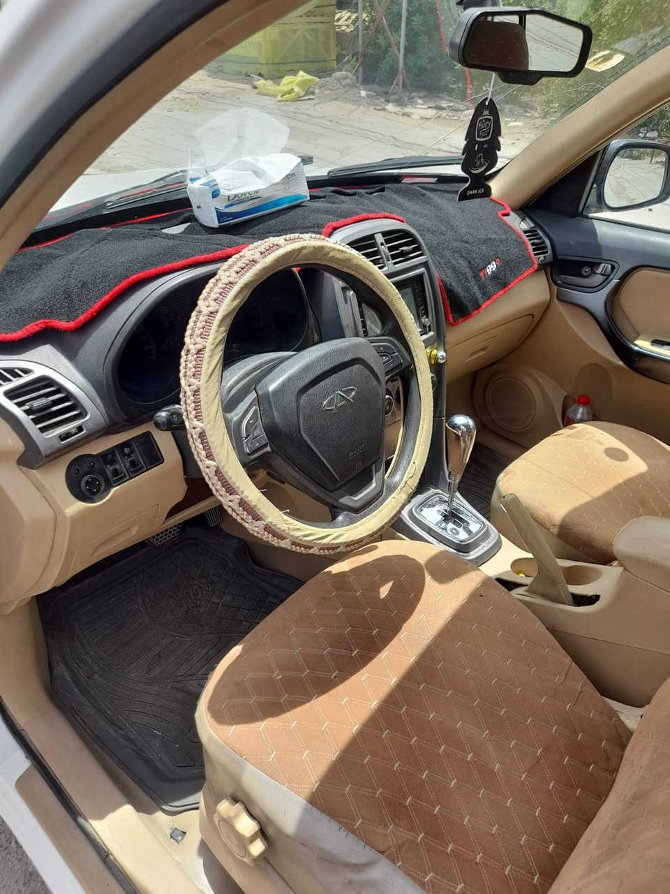 للبيع موديل 2013 رقم بابل الجديد انكليزي مكينة جديدة قبل شهر مشدودة بيها قطعتين صبغ باب خلفي
جاملغ خلفي صفحة السايق السيارة ب أسمي مكان السيارة بغداد حي الجهاد 
***********
السعر مناسب 45 بيها مجال
