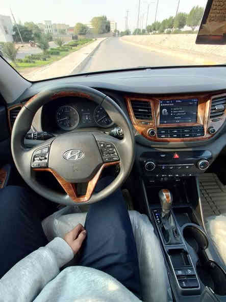 توسان 2018 رقم بغداد باسمي 
محرك 2000 كير محرك مكفول تبريد شغال ثلج

تخم تاير جديد حداديه جديده تحكم ستيرن جهتين شاشه كبيره كشنات جلد وكهرباء صبغ ٣ قطع بدون اي دواخل 

السعر ١٥٥ وبيها مجال ***********
