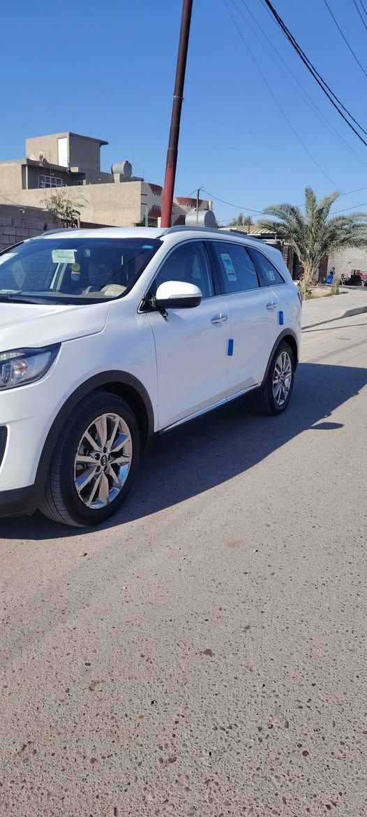 السلام عليكم،، سورنتو للبيع موديل 18 سياره جديده بها بارد شويه مكفوله من الصبغ  مكينه 6 سلندر جنطه كهرباء السياره فول مواصفات من عدا البانوراما رقمها بغداد انجليزي جديد سياره فول واحد على واحد من عد  الفتحه رقم الهاتف ***********
