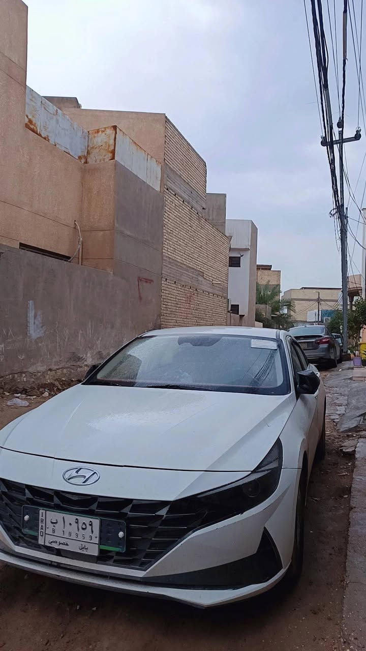 السلام عليكم
افانتي 2021
فول مواصفات ماعدا الفتحه 
سيارة مكفوله من الحادث 
بس بيه رشات صبغ  
السيارة وارد كوري
مكينه 1600
دوش 8بخاخات
السعر 140$
***********
