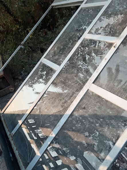 سلام عليكم جام خانه لبيع طول 3 م عرض 2ونص  سعر 115وبيه مجال حك جيه *********** لماكان حي أئمين
