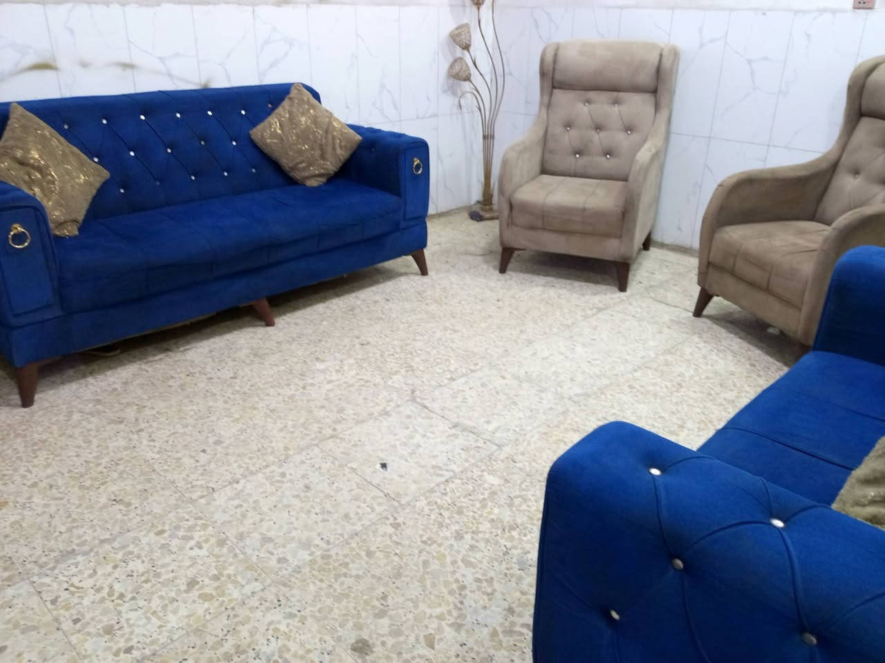 تخم تكمه نظيف جدا 7مقاعد ب200الف وبي مجال المكان الوشاش *********** يوجد توصيل بكروة  يوجد واتس اب
