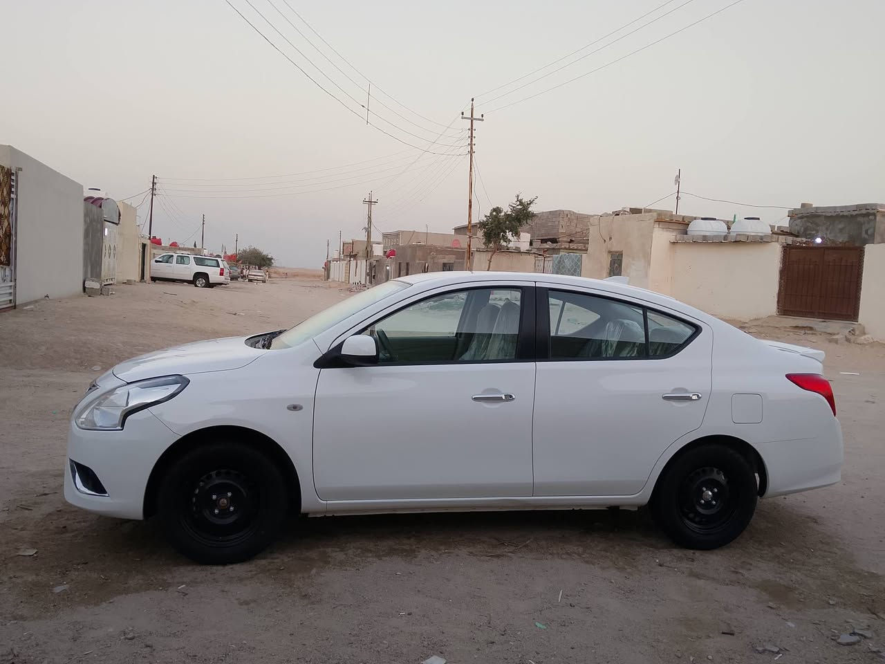 نيسان صني للبيع موديل 2024 ماشيه 25 ألف مكان بصره زبير الرقم ***********
