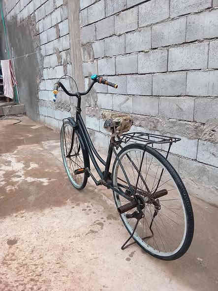 السلام عليكم
بايسكل سياحي للبيع حجم 27 نضيف المكان في البصرة في منطقة الكباسي 
السعر 75 الف 
للاستفسار ***********
