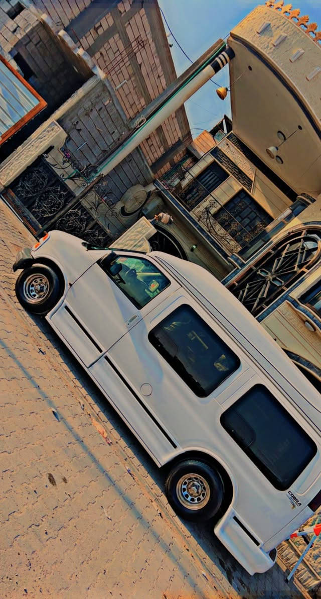 السلام عليكم 
طبعاً السيارة للجناية ولليعرف قيمتها 
ڤان أكس بريس سياحية قمبورة موديل 2000 مسجلة 1990 رقم بصرة أنكليزي بأسمي تحويل بنفس اليوم 
السيارة ما يحتاج اذكر مواصفاتها لان كلشي واضح كدامك 
السيارة وارد يابان جبتها على ايدي ماشية 50 الف وحالياً ماشية فوك ال100 السيارة مكانها بصرة جاهزة على اخر حباية 
(رجاءً المو شراي والمايعرف قيمة السيارة لا يسئل اسئلة غريبة ) 
سعر السيارة 220 ورقة يعني شدتين وعشرين ورقة واذا اكو مراوس عادي حسب القناعة سبب البيع اشتريت مثلها حديثة 
واعتذر على الاطالة والازعاج
رقم التلفون ***********
