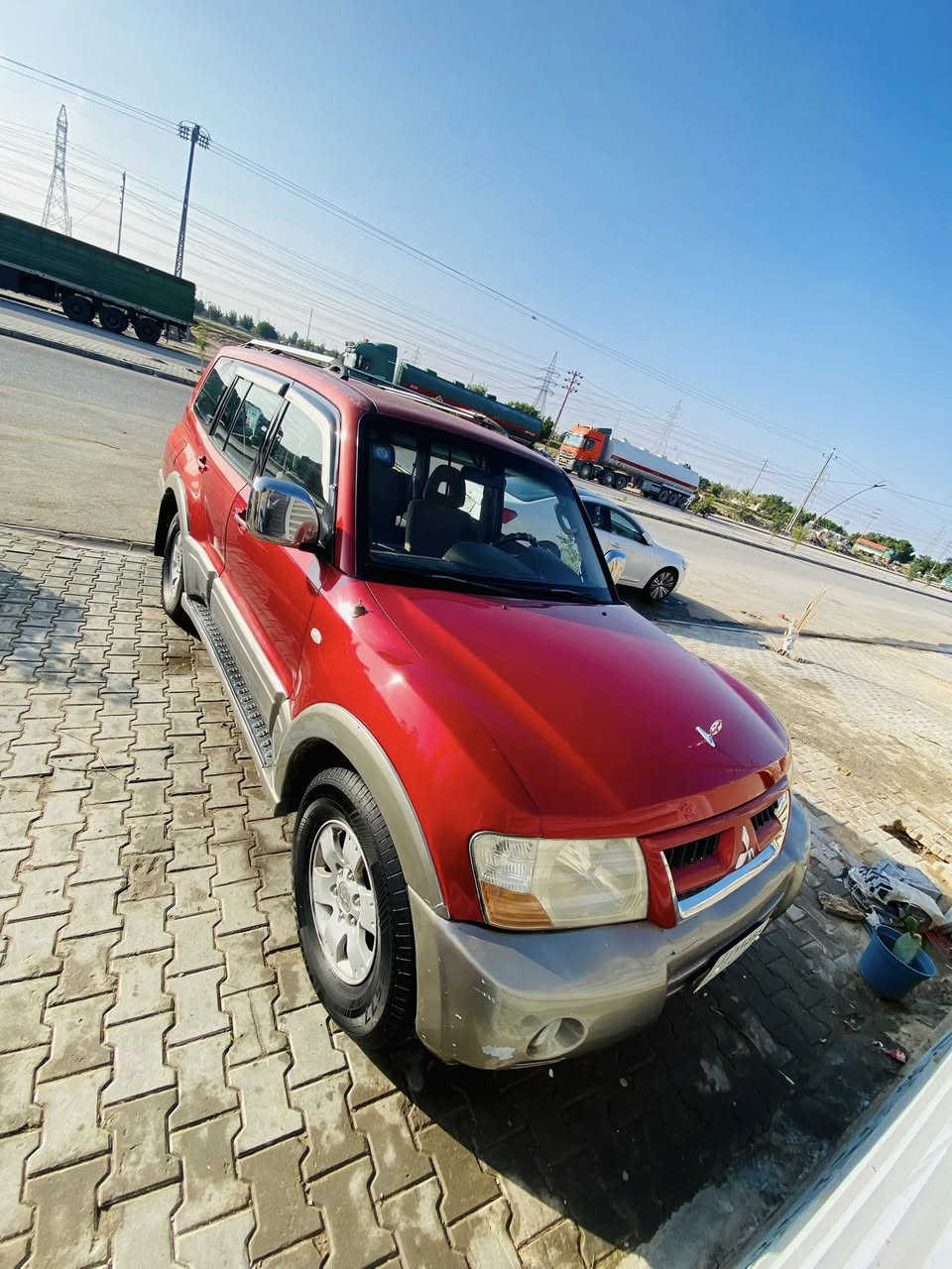 باجيرو 
موديل ٢٠٠٧ اصل 
مكينه كير حداديه شرط فول 
تخم تاير ويل كب 
سبعه راكب غرفه جديده 
تبريد ثلج 
مري شفط انارة بالعتب 
سياره ما نقصهه برغي جاهزه 
رقم دولي بسمي 
بيهه صبغ كم قطعه 
مكاني نجف 
الي تفيده يتصل واني خادم 
***********
