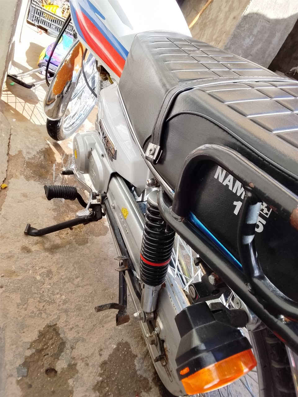 السلام عليكم نامه امتياز 2025للبيع دراجه نضيفه نقصها بس باتري  صارلها 4اشهر من طالعه مامفتوحه الدراجه حلوه ونضيفه مكاني حله شارع 80 خاص مفتوح وهذا رقمي *********** السعر 550وبيها مجال للطيبين
