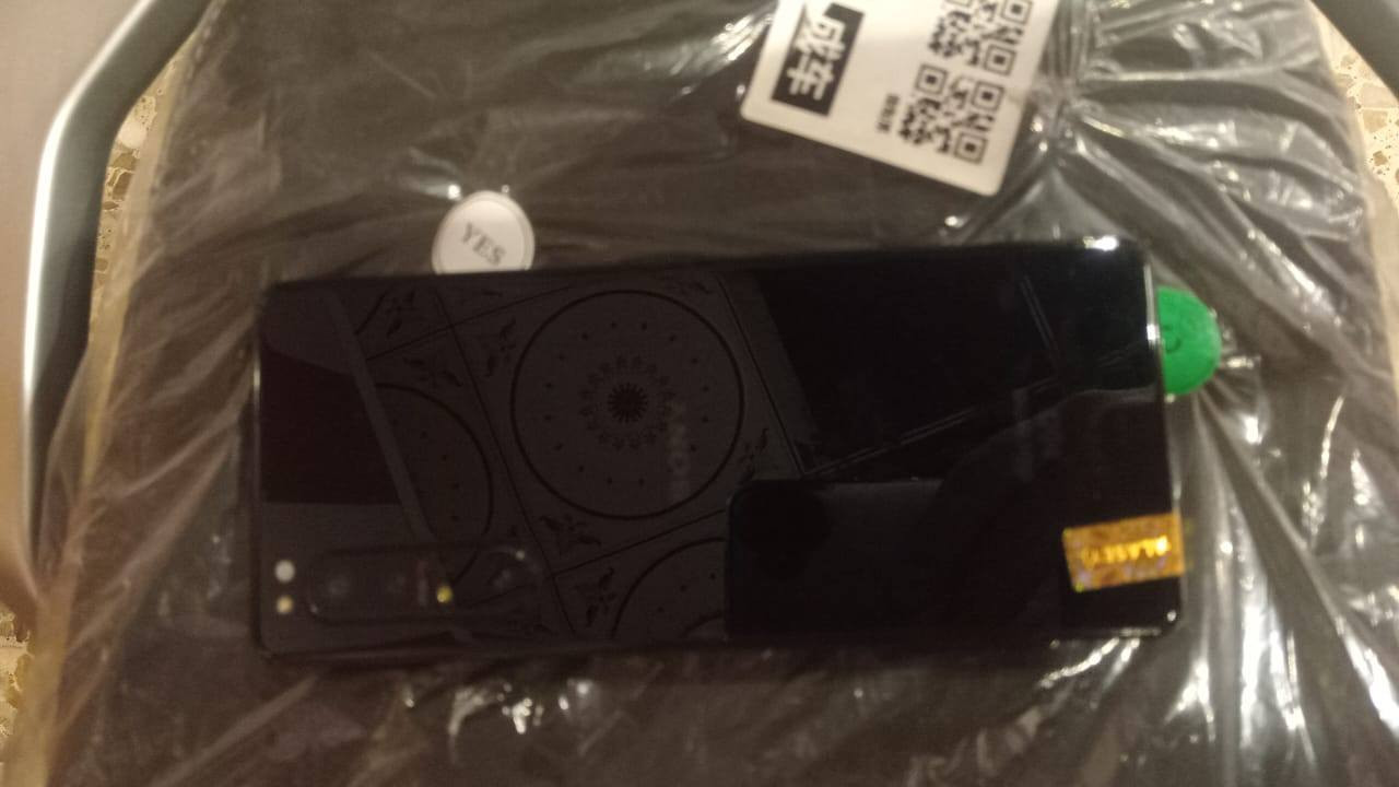 سلام عليكم
البيع 

سوني Xperia 1 II (مارك 2) – إصدار دوكومو الياباني
▪️ الموديل: SO-51A (صنع اليابان)
▪️ الذاكرة: 128 جيجابايت (UFS 3.0) + يدعم كارت خارجي حتى 1 تيرابايت 
▪️ الرام: 8 جيجابايت LPDDR5 
▪️ الشاشة: 6.5 بوصة 4K HDR OLED (نسبة 21:9)
▪️ الكاميرا: خلفية ثلاثية 12 ميجابكسل (عدسات زايس + T*) + ToF
▪️ المعالج: سنابدراجون 865 + 5G
▪️ البطارية: 4000 مللي أمبير + شحن لاسلكي
▪️ مقاومة الماء والغبار: IP65/68
▪️ ميزات إضافية: منفذ سماعة 3.5 مم، تلفزيون 1 سيج (ون سيج)، FeliCa (أو سايفو كيتاي) 
 السعر 100 الف قفل قفل 
مكاني بغداد الكفاح شارع النهضة 
متواجد اي سوال اجاوب


**إذا كنت صاحب هذا الإعلان وتريد حذفه لأي سبب، رجاءا أرسل رسالة إلى الدعم الفني**