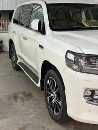 للبيع  لاندكروزر 2021 فطيم باب اول داخل قرميدي دشبول لگزز  كلشي بيها ش...