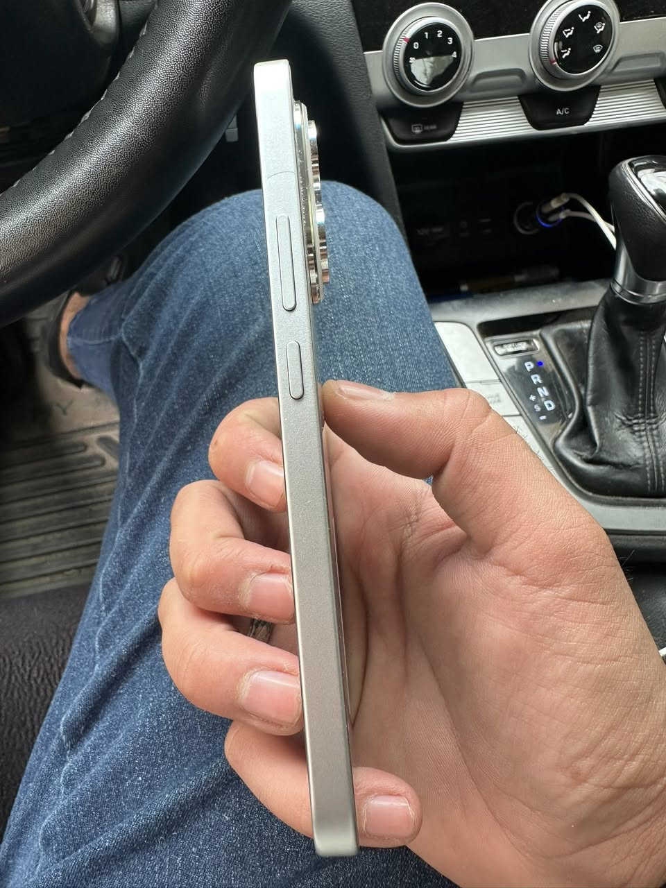 سلام عليكم للبيع هونر ٤٠٠ جهاز جديد مصاله شهرين من استخدمته نضيف كلش وكامل محلقاته شاحنه وكارتون الاصليه ذاكرته ٥١٢ كيكا مكاني بغداد الغزالية السعر المطلوب ٤٩٠ الف رقم تليفوني ***********
