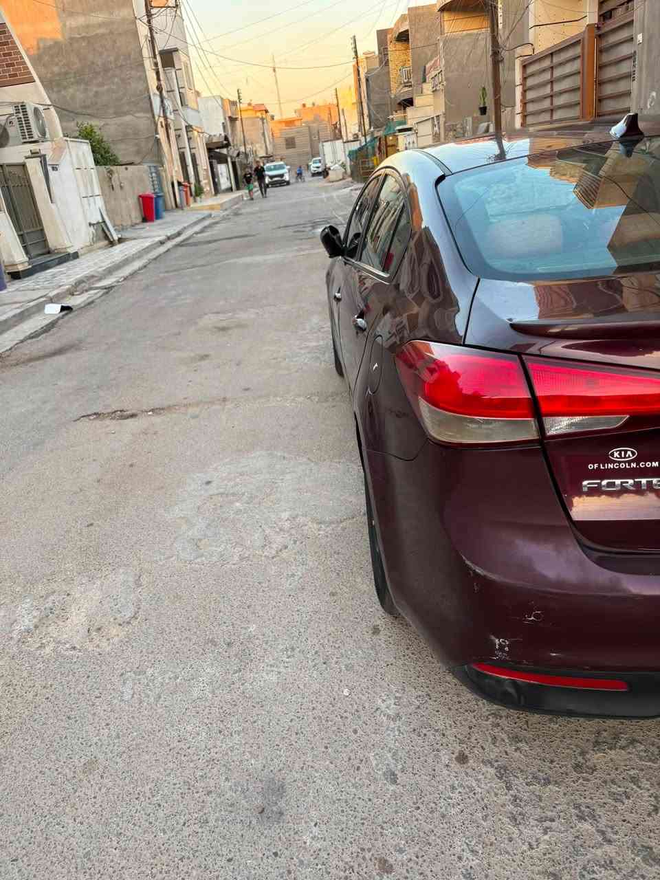 فورتي 2018  وارد امريكي ضررها الباب وجاملغ ايمن الامامي فقط امريكي واكو ملاحضاتت بسيطه بسياره سعرها120، وبيها مجال ***********
