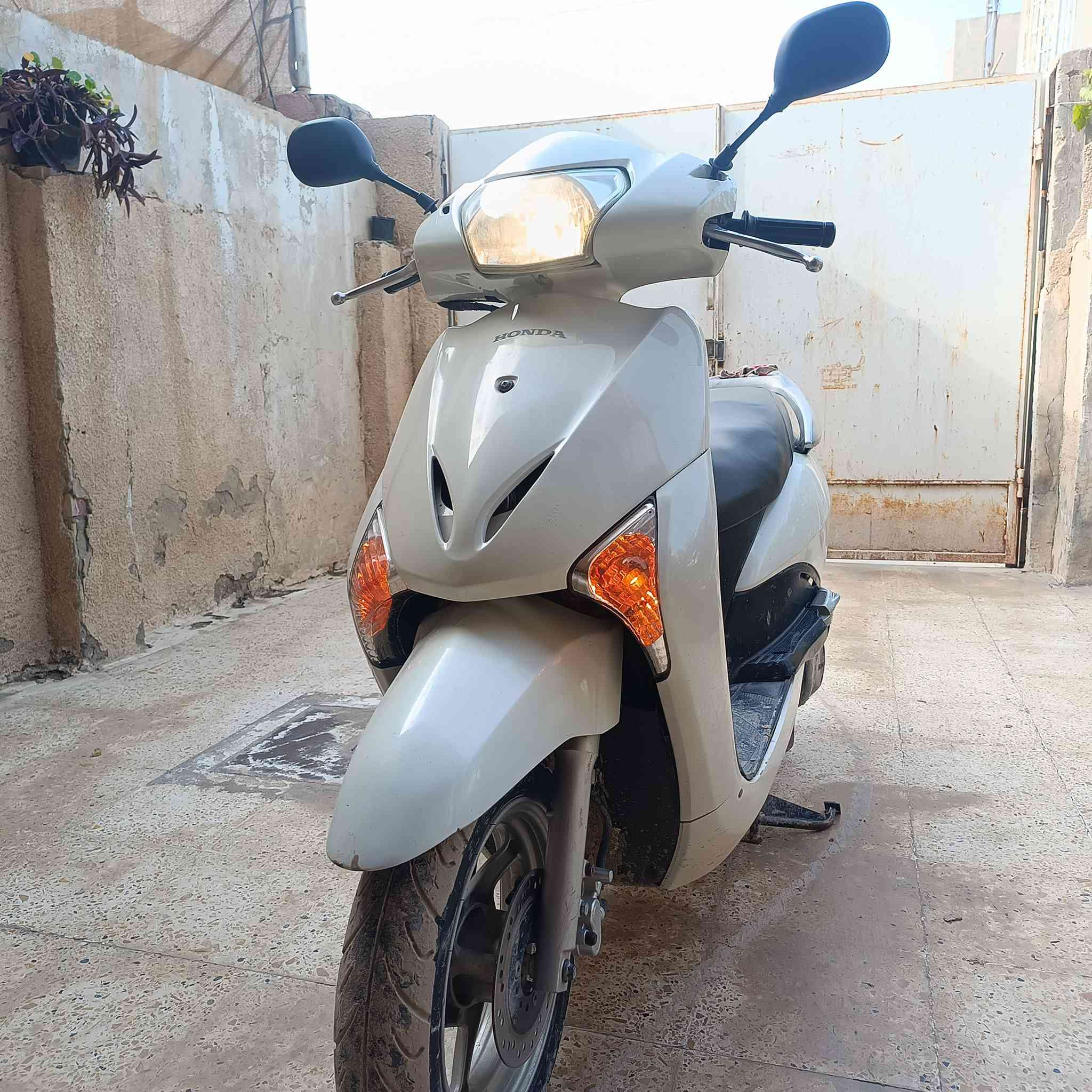 ليدي حديث للبيع مفتوح الي بصوره نضافه فول اتصل وفحص  ***********
